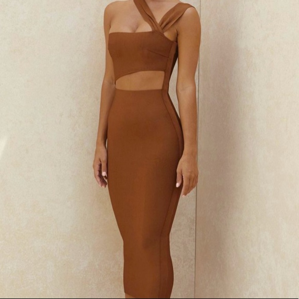 NWT Brown asymmetrical peekaboo dress 🤎🤎